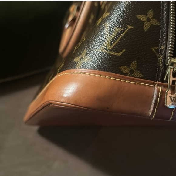 Louis Vuitton Alma Handbag ❤️✨⚜️ Authentic - EUC - Picture 3 of 14